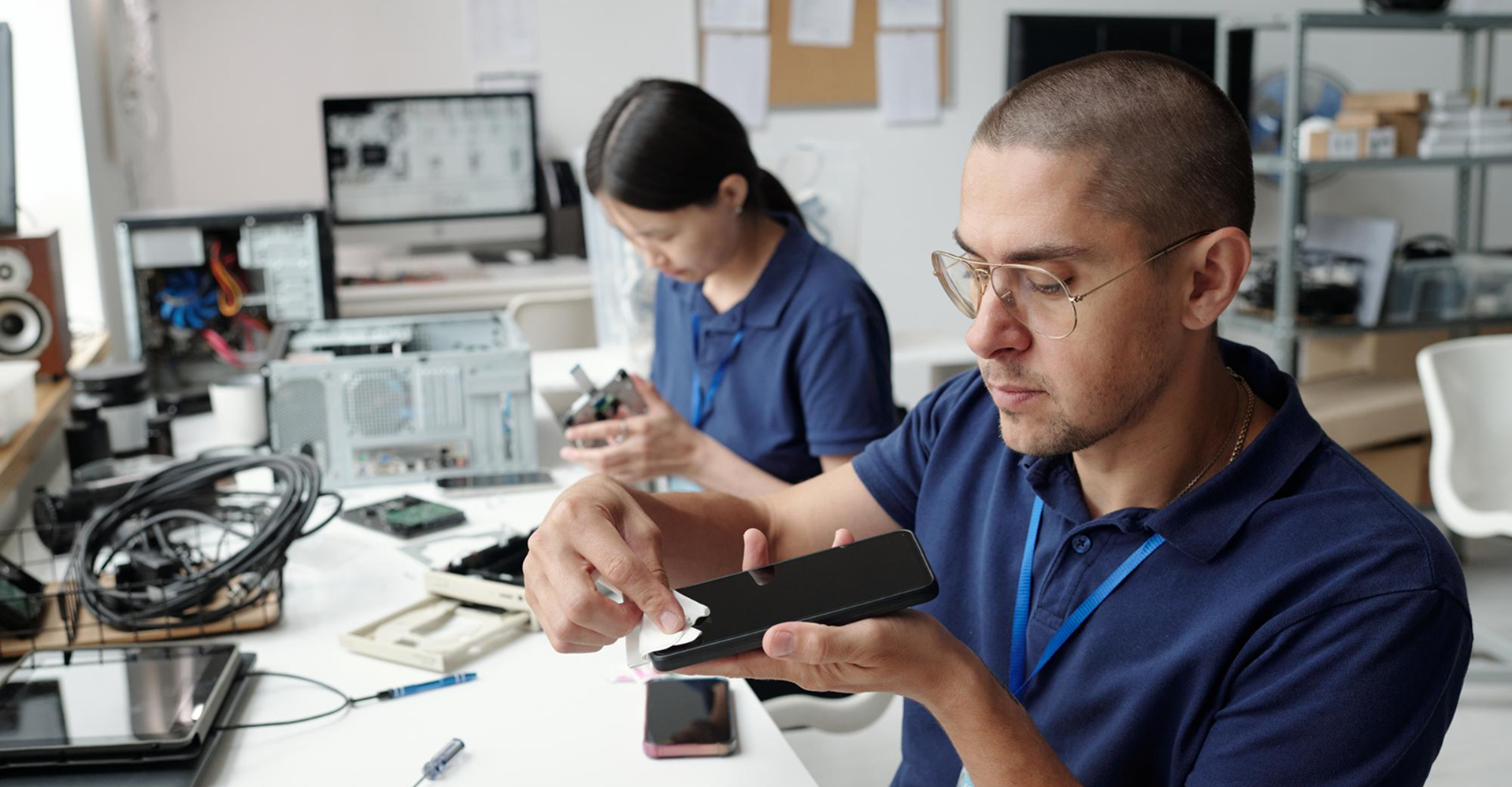 Srinivasa Apple Care service center and technicians